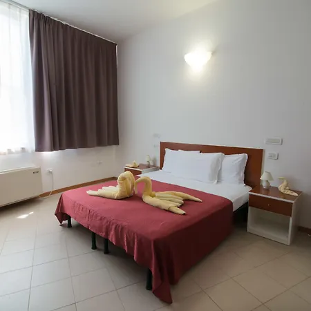 Ξενοδοχείο Csa & Park 3*